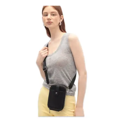 Benetton Bnt_1709 20X13X6 El Siyah Kadın Çanta 