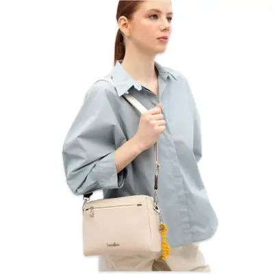 Benetton Bnt_1845 16,5X23,5X6 Çapraz Bej Kadın Çanta 