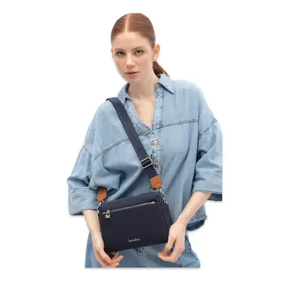 Benetton Bnt_1845 16,5X23,5X6 Çapraz Lacivert Kadın Çanta 