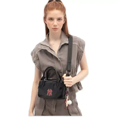 New York Yankees Mlb_038 15X21X9 El Siyah-Kırmızı Kadın Çanta - New York Yankees (1)